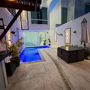 https://casa-brilho-da-lua.hotelsportoseguro.com